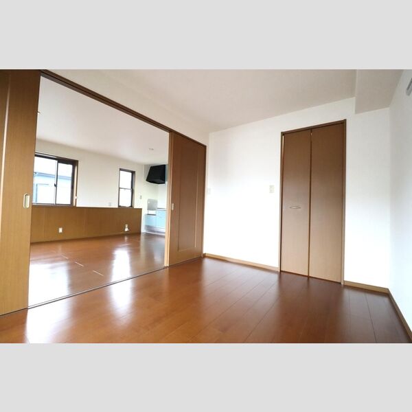 プレミール102号室 洋室6帖からLDK