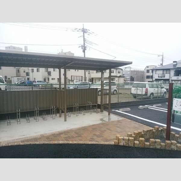 フェリーチェ101号室 駐輪場