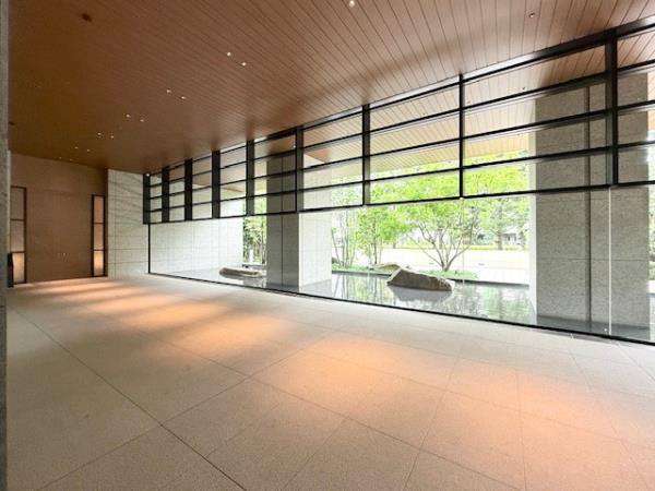 白金ザ・スカイ東棟6階 エントランス