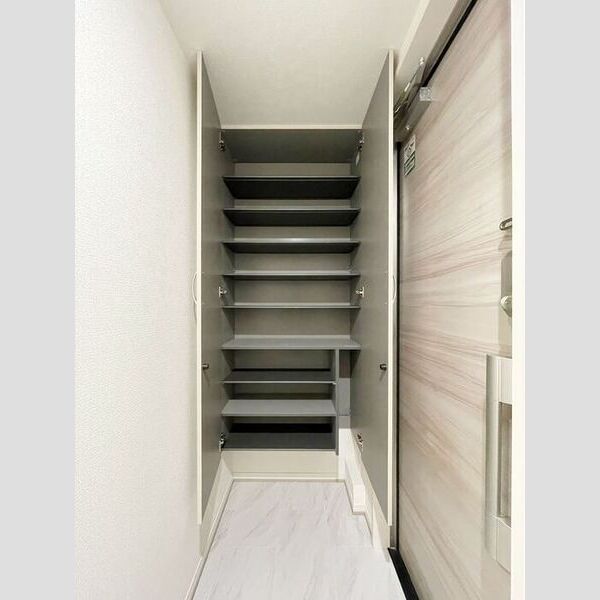 セレスティア江戸川Ⅲ 靴箱