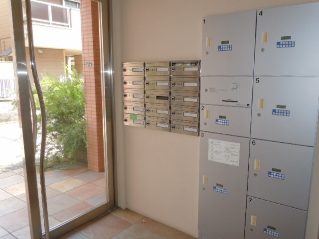 トラストコート立川0201号室 宅配ロッカー