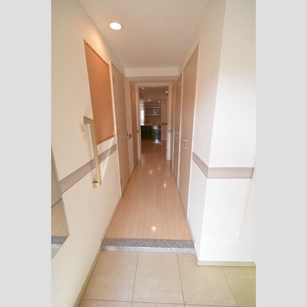 ロイヤルパークス西新井1023号室 廊下