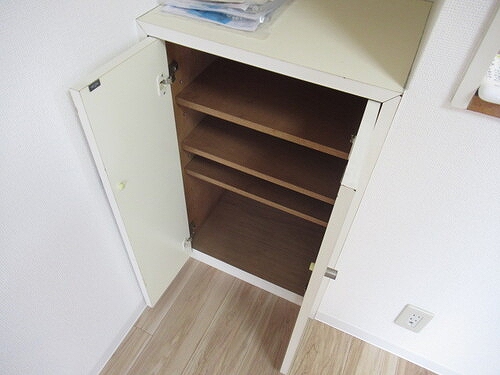 グローリア初穂千駄木・ヴェルデ千駄木 リビングダイニング収納