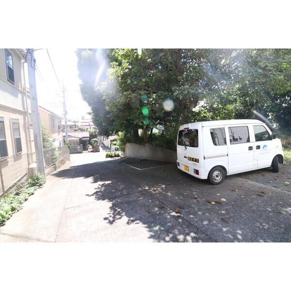 ビレッジヒル松山 駐車場