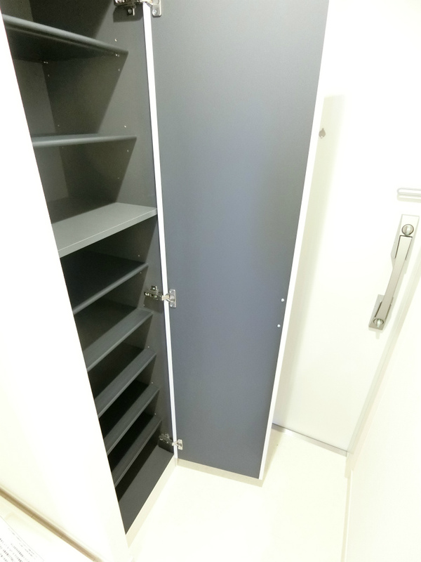 リブリ・アヴニール 玄関