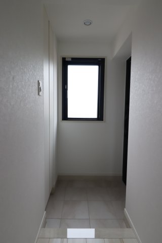 GENOVIA花月総持寺1001号室 玄関