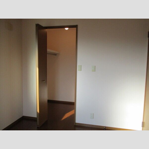 ル・マリアージュ101号室 ウォークインクローゼット