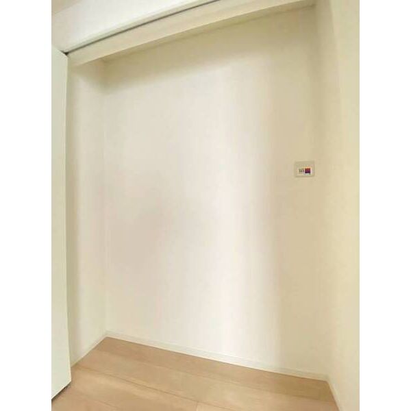 クレイドルガーデンさいたま市緑区中尾第19　1号棟0001号室 LDK、キッチン横収納