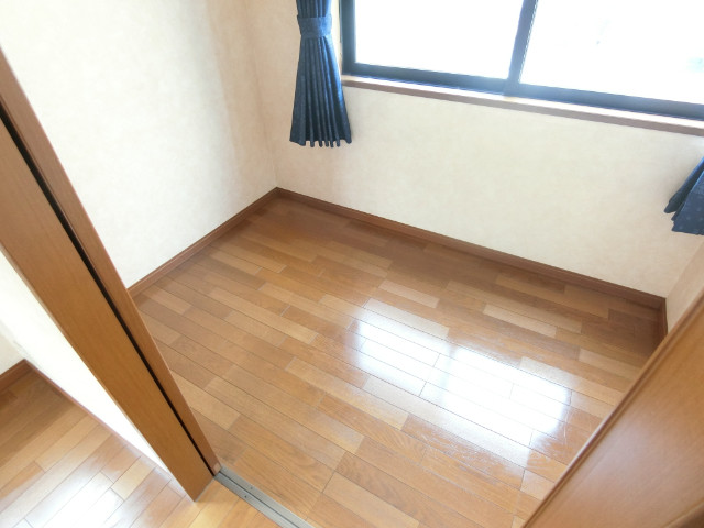 元郷一丁目貸家 書庫にもワークスペースにも利用可