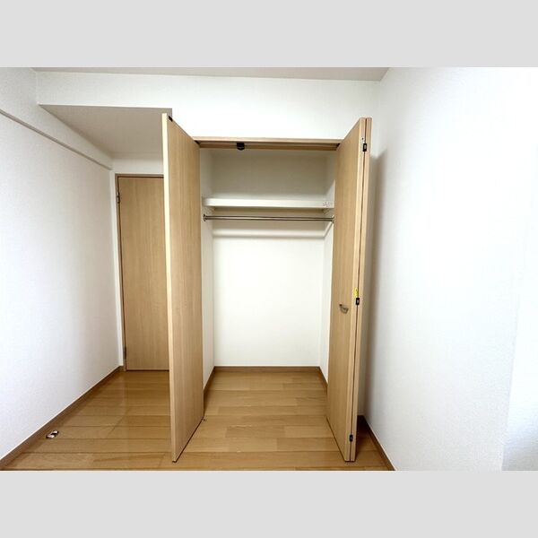 ベルファミーユ高根台Ⅱ402号室 クローゼット