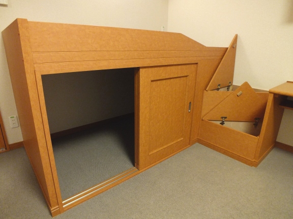 レオパレスクレール光優Ⅰ205号室 ベッド下収納