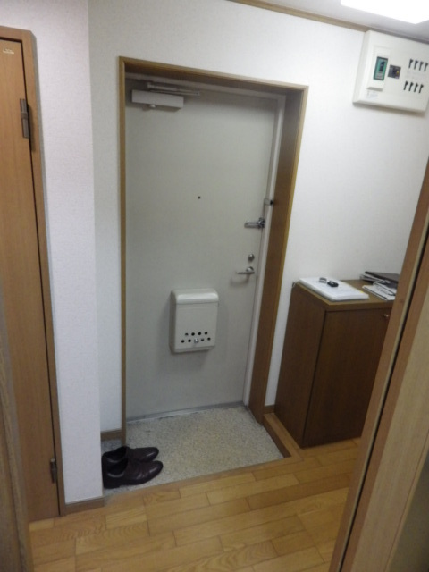 ルアソル0202号室 玄関