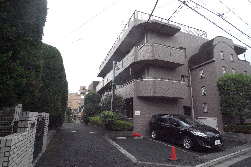 ピトレスク弥生 駐車場