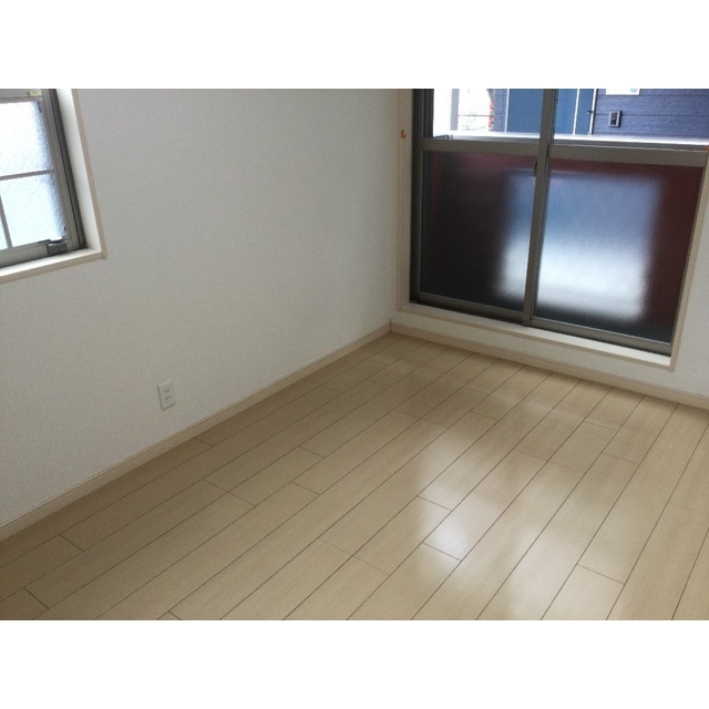 エクセレント三ツ沢B棟106号室 リビング