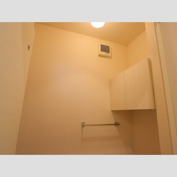 ドルチェ伊勢町 トイレ収納棚