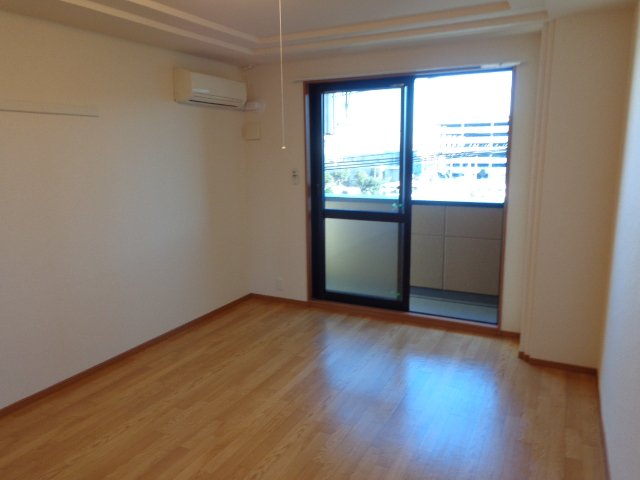 パラシオン平塚 洋室