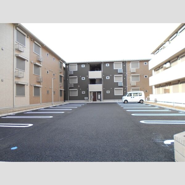 ロイジェントパークス草加手代　C103号室 駐車場