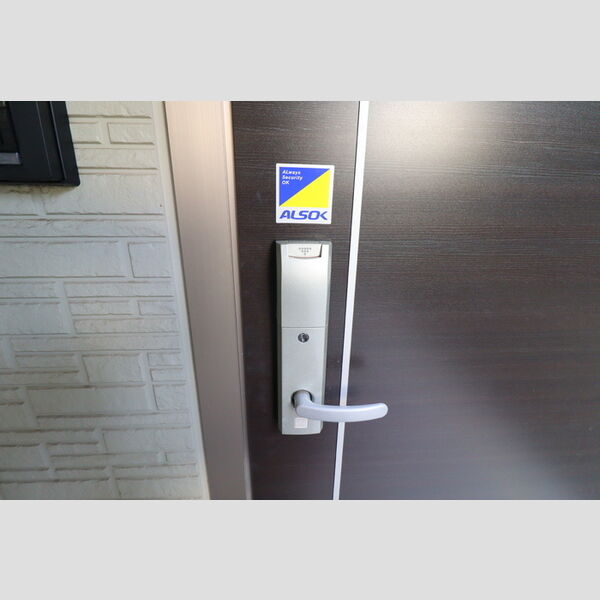 ライズ生田 玄関