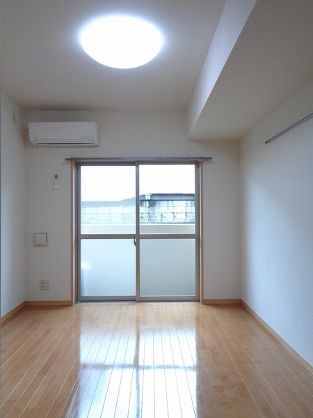 スカイコート品川御殿山ＷＥＳＴ リビング