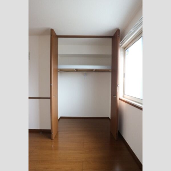 ラフィーユ 北側洋室　クローゼット