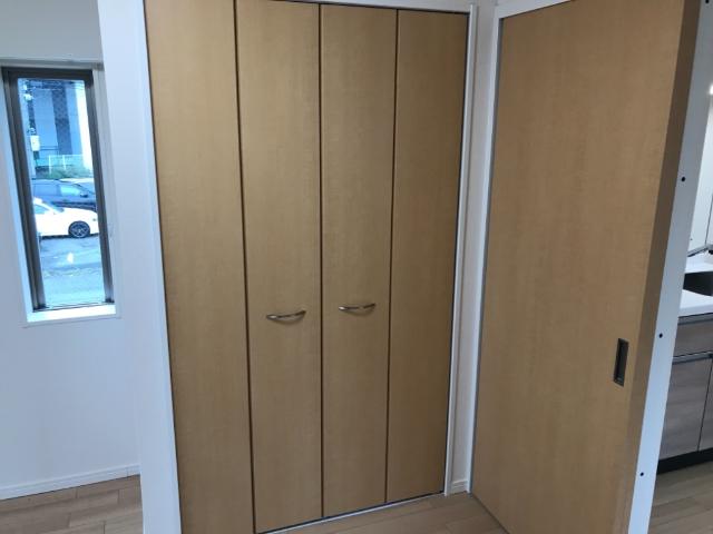 グリシーヌ302号室 クローゼット（イメージ）