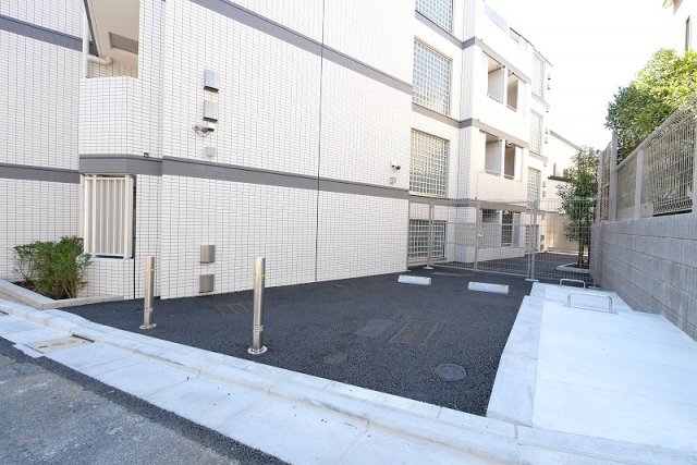 PREMIUM CUBE 新宿中井1階 外観