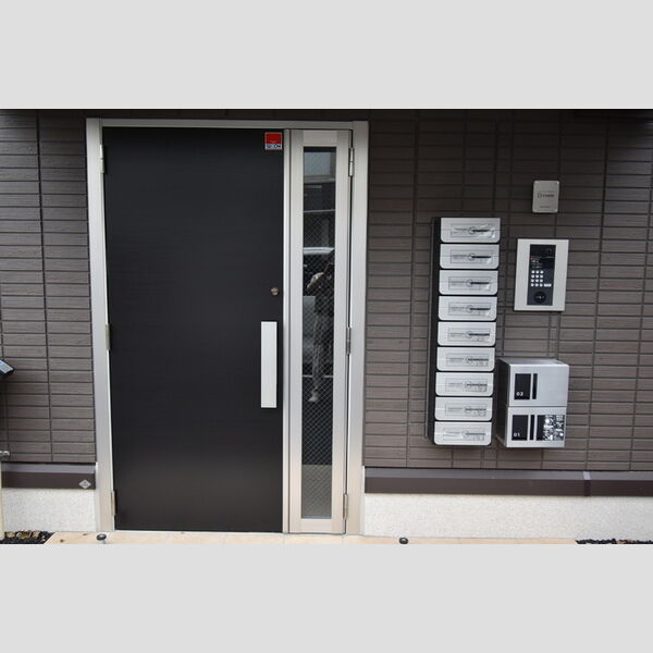 アグノス　エーナ 建物入り口