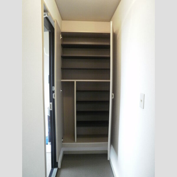 アピエ　壱番館/弐番館 シューズボックス