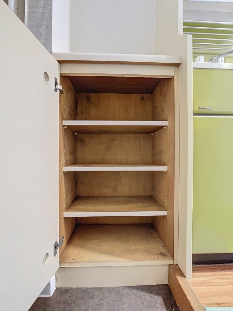 ハイタウン明大前 靴入