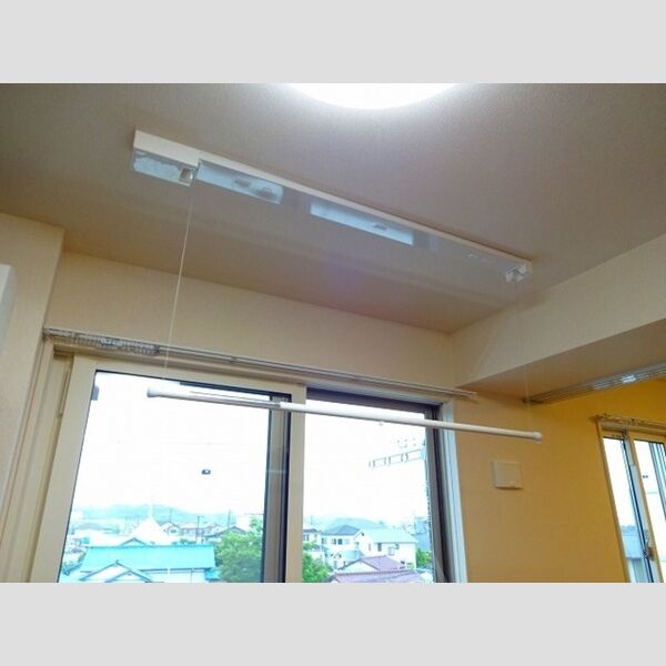 グラナータ302号室 室内物干し