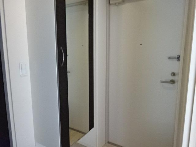 ＭＫ　Ｒｅｓｉｄｅｎｃｅ　Ｗａｓｅｄａ 鏡付玄関収納