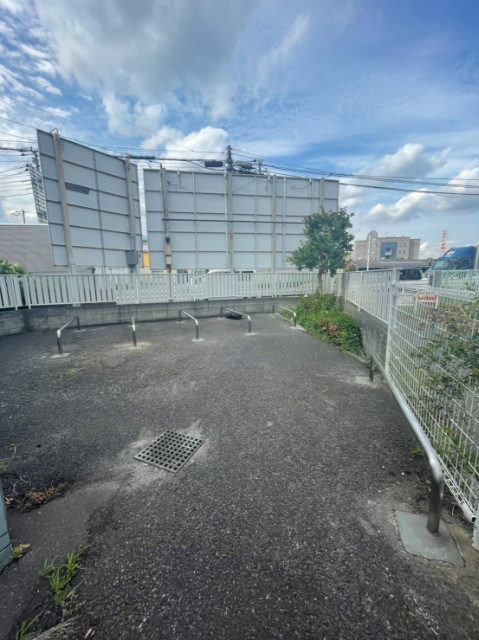 アムール祥 バイク置き場