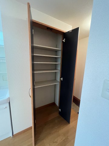 メイプル・ガーデン0106号室 収納
