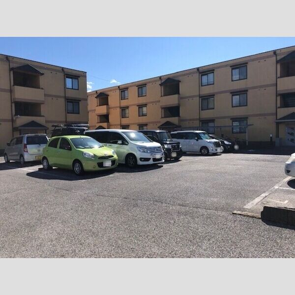 ヴェラクレスト　壱番館 駐車場