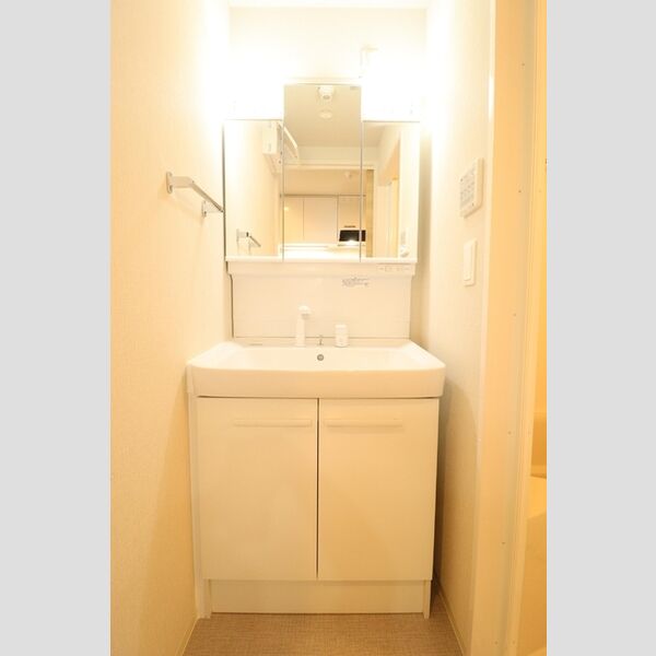 Je Glycine 寿町903号室 洗面所