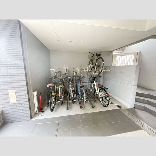 イーストグレイス品川502号室 駐輪場