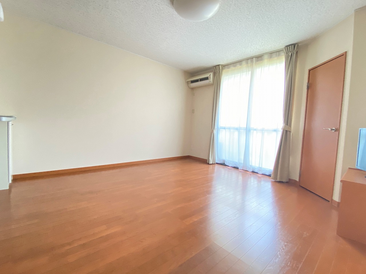 レオパレスアゼリアカーサ109号室 リビング