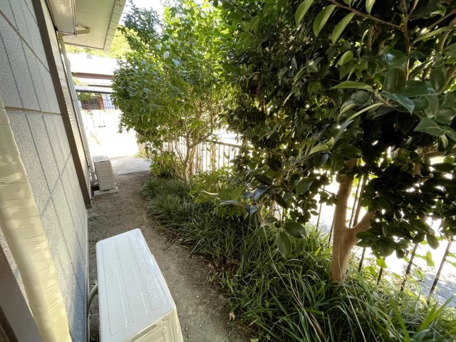 シェアハウス横浜根岸102号室 102道路に面していますが交通量は少ない