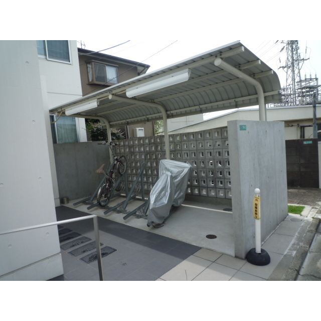 ヒルズ柿の木坂301号室 駐輪場