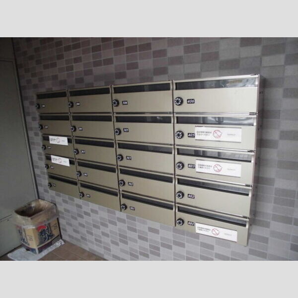 メイプルヒルズ103号室 集合ポスト