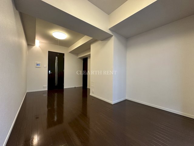 グラーサ西麻布2階 開放感のある10.7帖居室