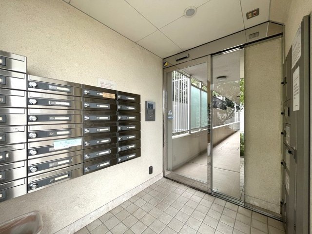 ラ・シード横浜藤が丘3階 エントランス