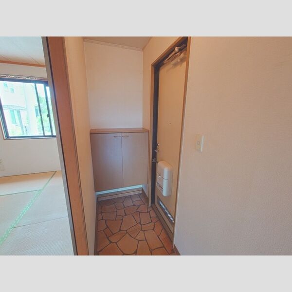 ストークコートN 玄関