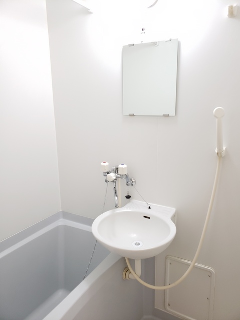 レオパレス広町 雨の日にも便利な浴室乾燥機付き