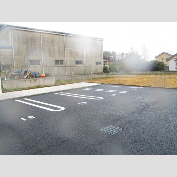 フェリシアス鴨川 駐車場