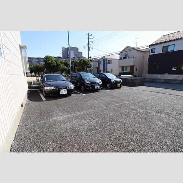 グランディール 駐車場