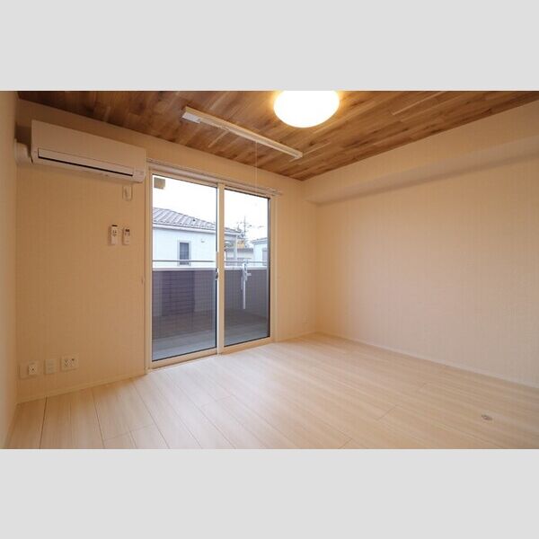 タウンコート上木崎201号室 ★洋室6帖★