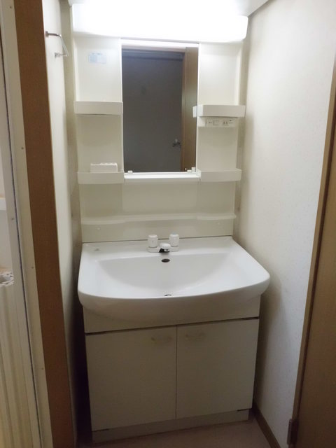 菊名フラット0202号室 洗面所　写真は同じ間取りの他のお部屋のものです