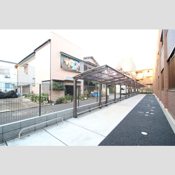 RSAⅢ101号室 駐輪場には屋根が付いています!