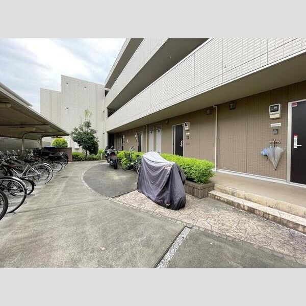 My tiara107号室 バイク置き場